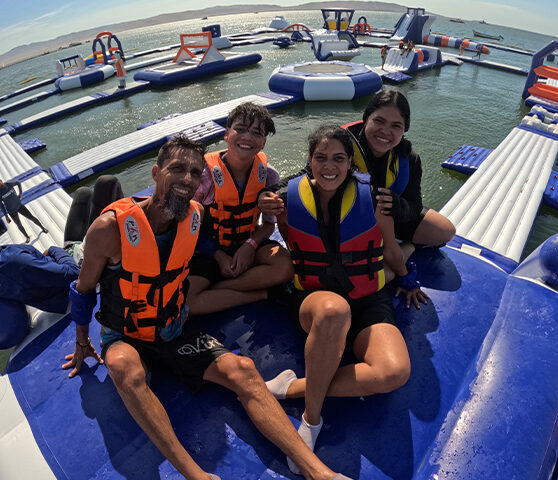 Juegos inflables en el agua en Paracas