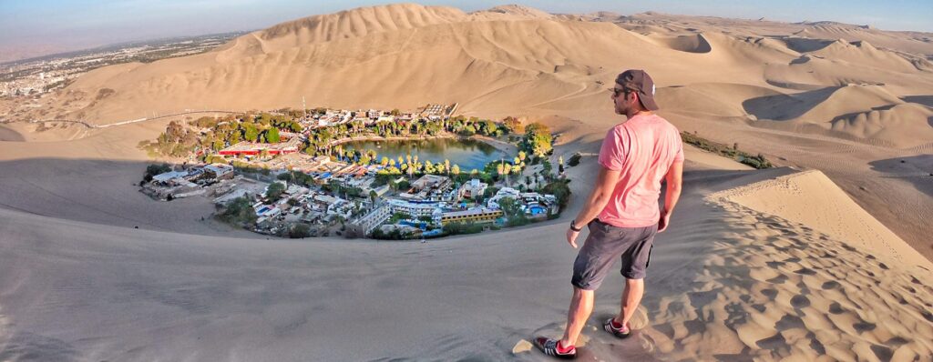 La cima de una duna en la Huacachina